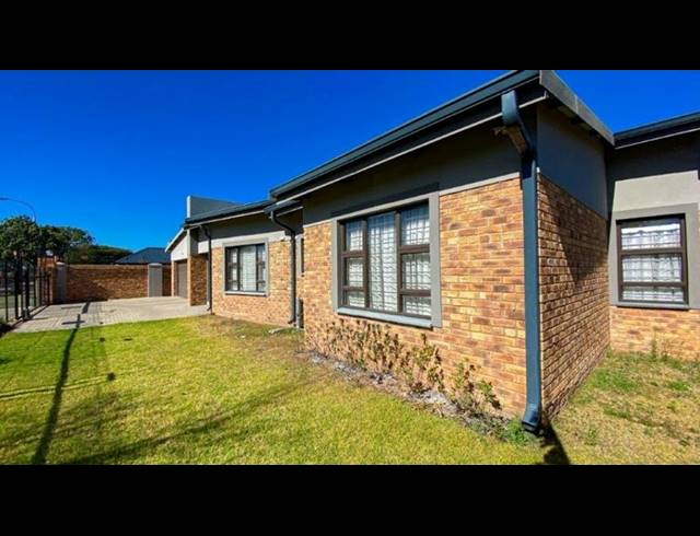 3 BEDROOM HOUSE FOR SALE IN BRACKENHURST